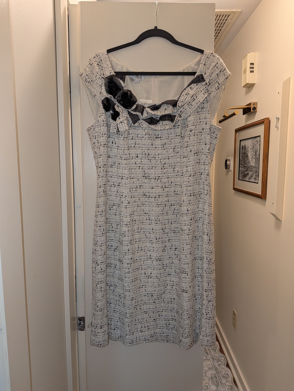 NWT Kay Unger White and Black Tweed Midi Dress with Floral Trim Size 14